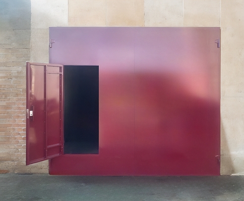 Ворота красного цвета Ворота красного цвета